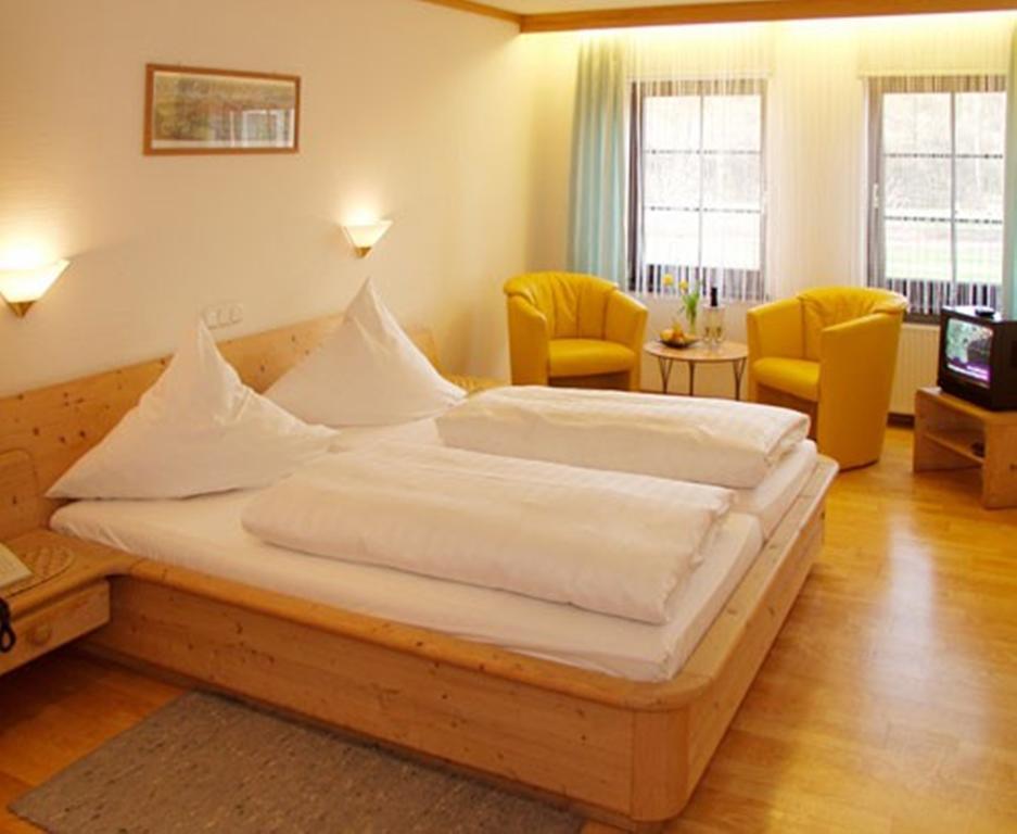 Landgasthof Goldene Rose Grub am Forst エクステリア 写真