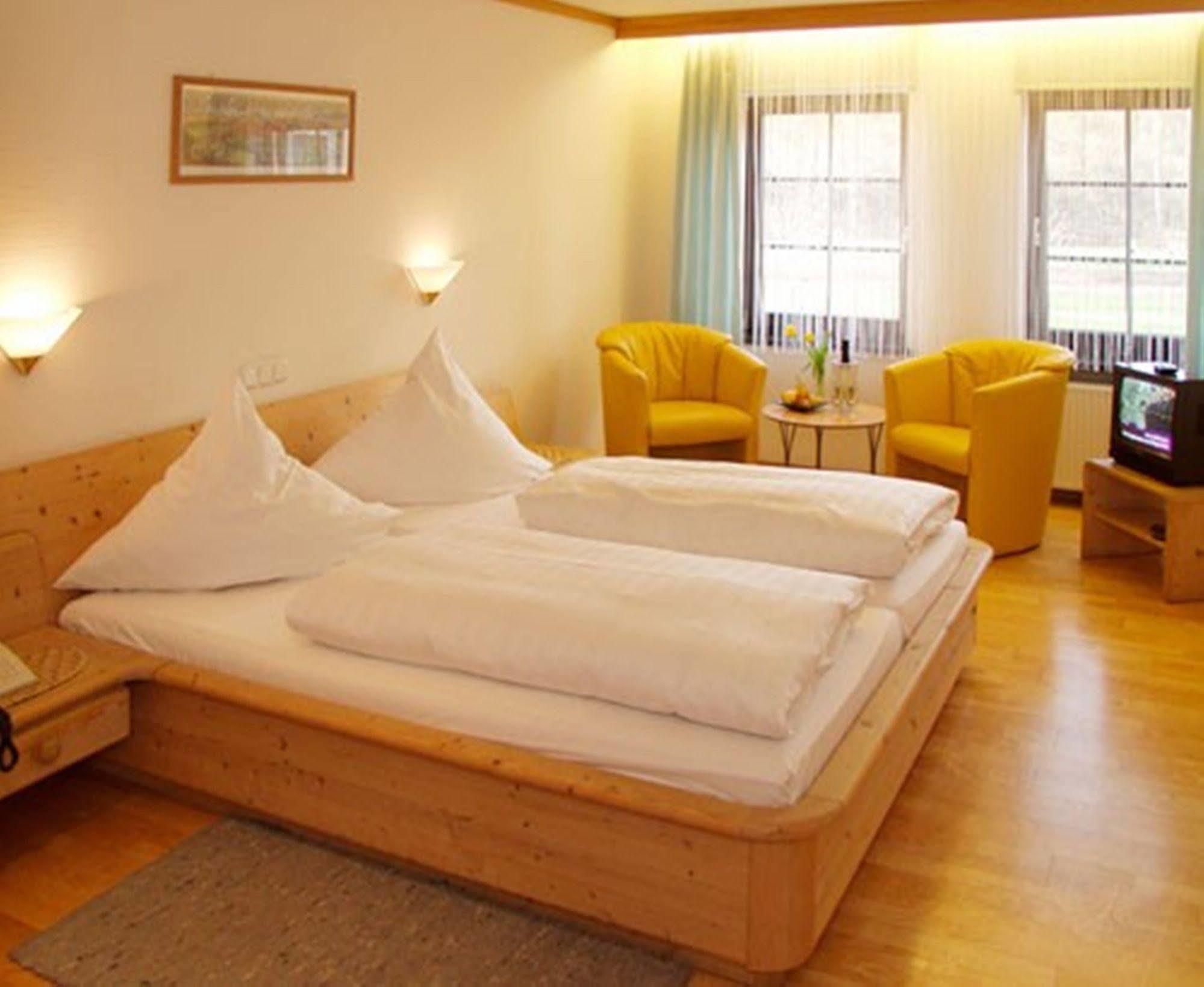 Landgasthof Goldene Rose Grub am Forst エクステリア 写真