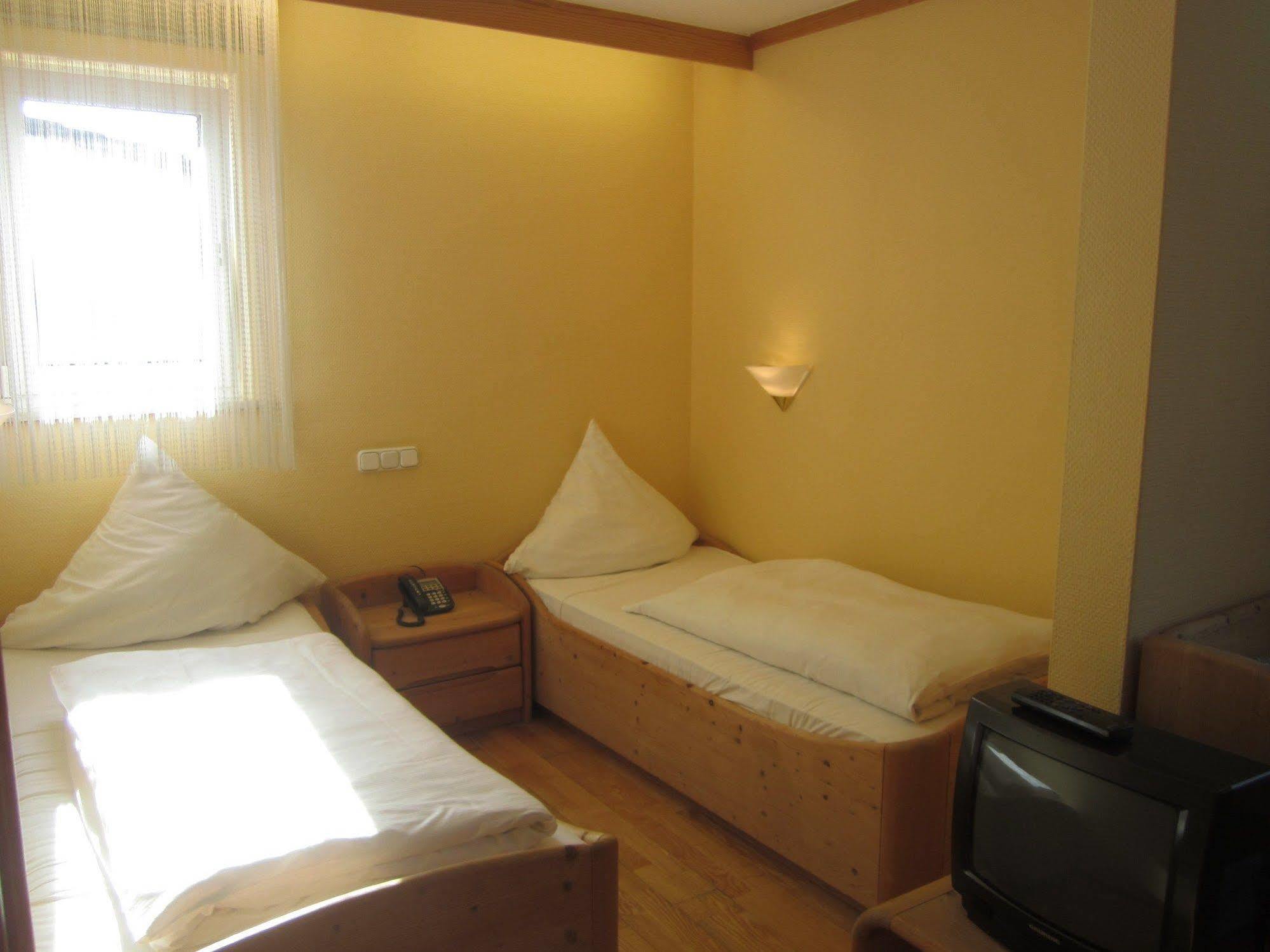 Landgasthof Goldene Rose Grub am Forst エクステリア 写真